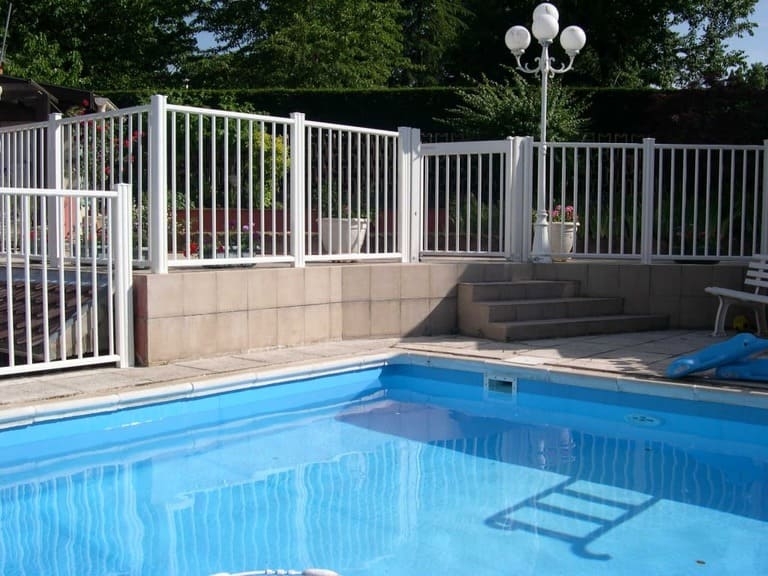 Barrière piscine aluminium Les Portaliers Pontault-Combault